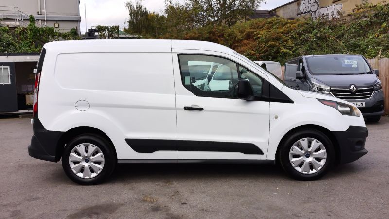 FORD TRANSIT CONNECT 220 L1 SWB EURO 6,AIR CONDITIONING,FRONT+REAR PARKING SENSORS,PARK ASSIST CAMERA  AND MORE *** SOLD *** - 2934 - 9