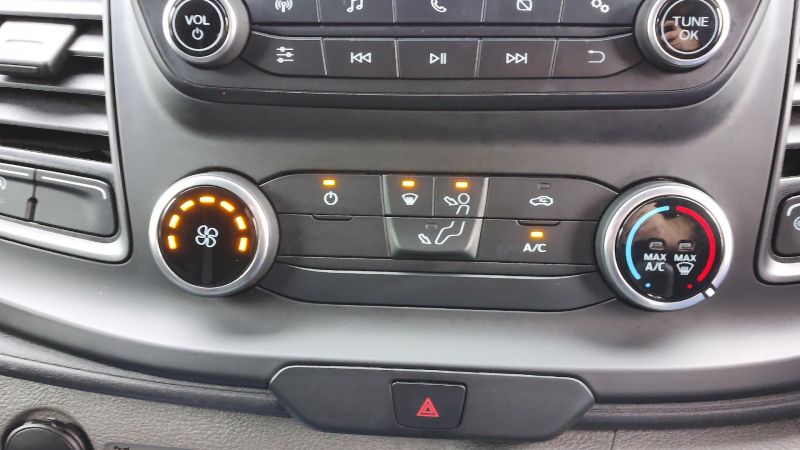 FORD TRANSIT CUSTOM 300 LEADER ECOBLUE L2 LWB WITH AIR CONDITIONING,PARKING SENSORS,6 SPEED AND MORE - 2941 - 15