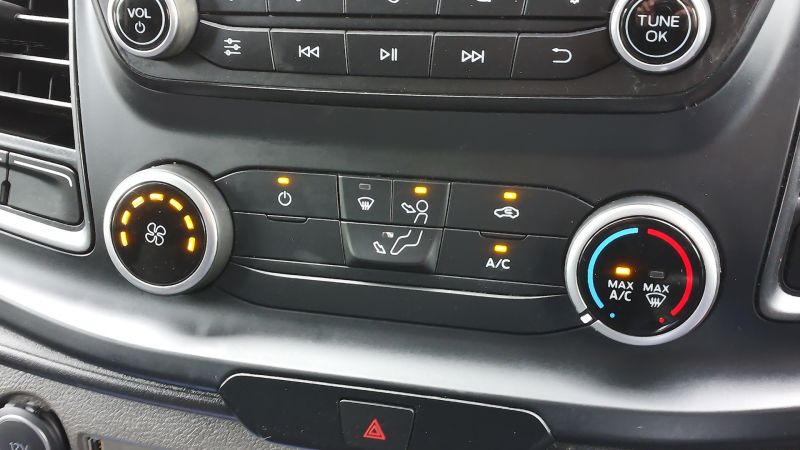 FORD TRANSIT CUSTOM 300 LEADER ECOBLUE L1 SWB WITH AIR CONDITIONING,PARKING SENSORS,DAB RADIO,6 SPEED AND MORE - 2958 - 17