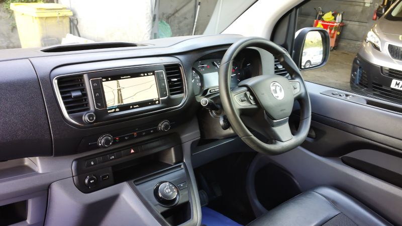 VAUXHALL VIVARO 3100 SPORTIVE L2H1 LWB AUTOMATIC WITH SAT NAV,AIR CONDITIONING,PARKING SENSORS AND MORE - 2925 - 11